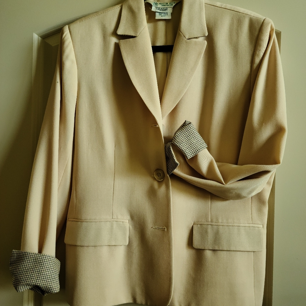 Austin Reed fully lined straw colored blazer - Picture 2 of 6